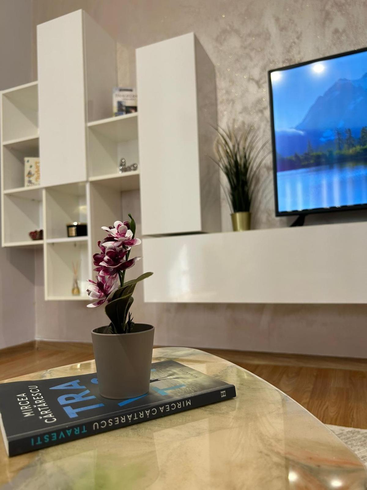 פלוייסטי Luxury Studio מראה חיצוני תמונה