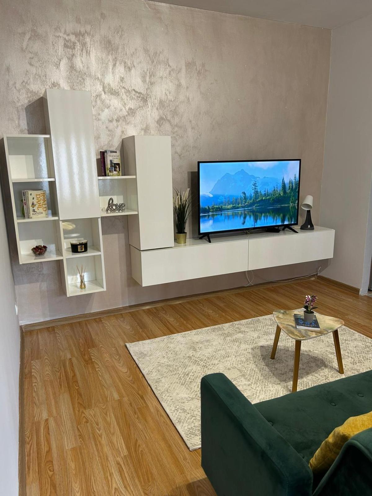 פלוייסטי Luxury Studio מראה חיצוני תמונה